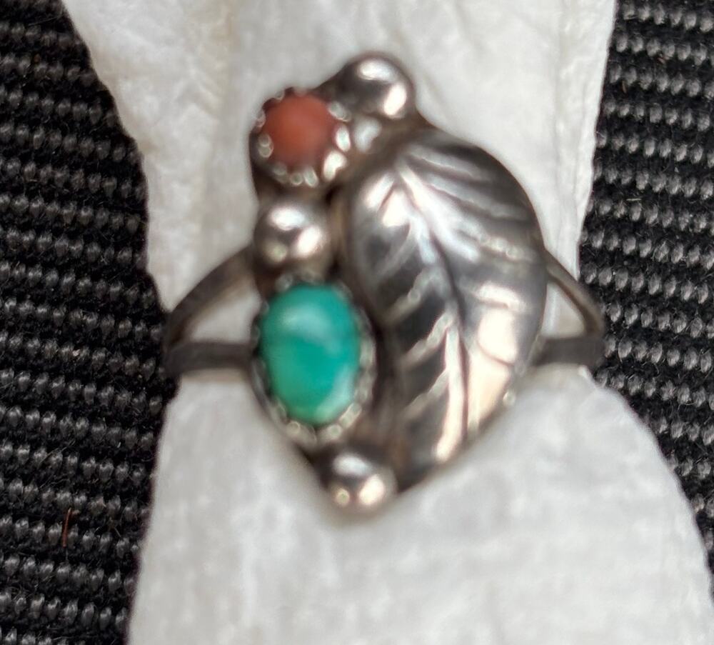 Vintage Sterling Silver Native American Leaf Design Turquoise Coral Ring Sz 4